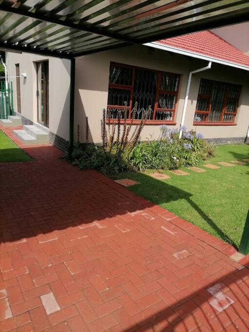 Garden And Park Leisure On Tugela Apartment Benoni Exterior foto