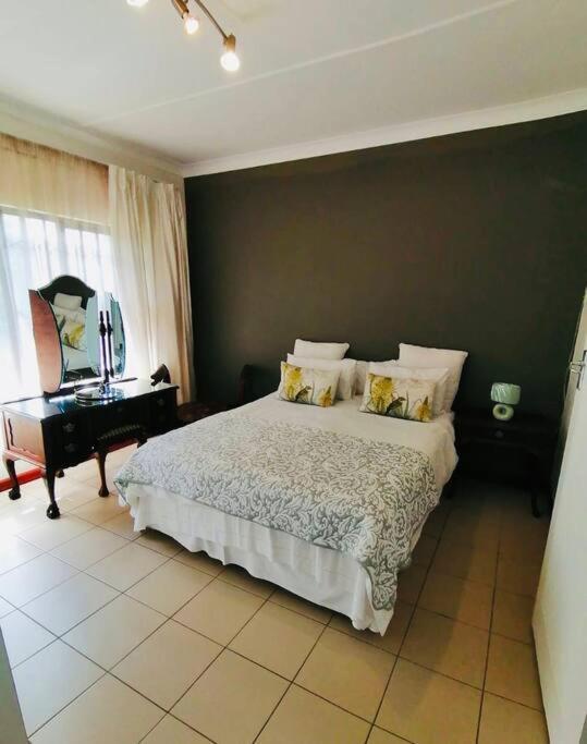 Garden And Park Leisure On Tugela Apartment Benoni Exterior foto